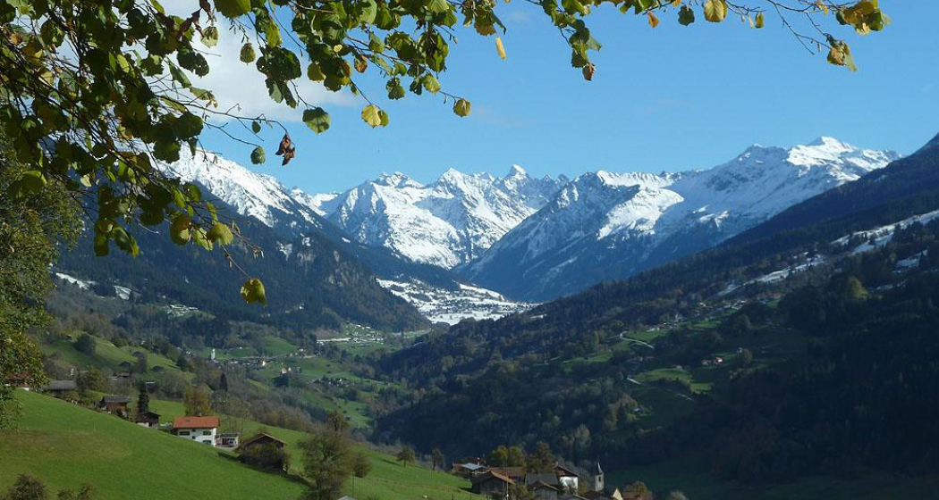 Blick auf Luzein und hinteres Prättigau Blick auf Luzein und hinteres Prättigau