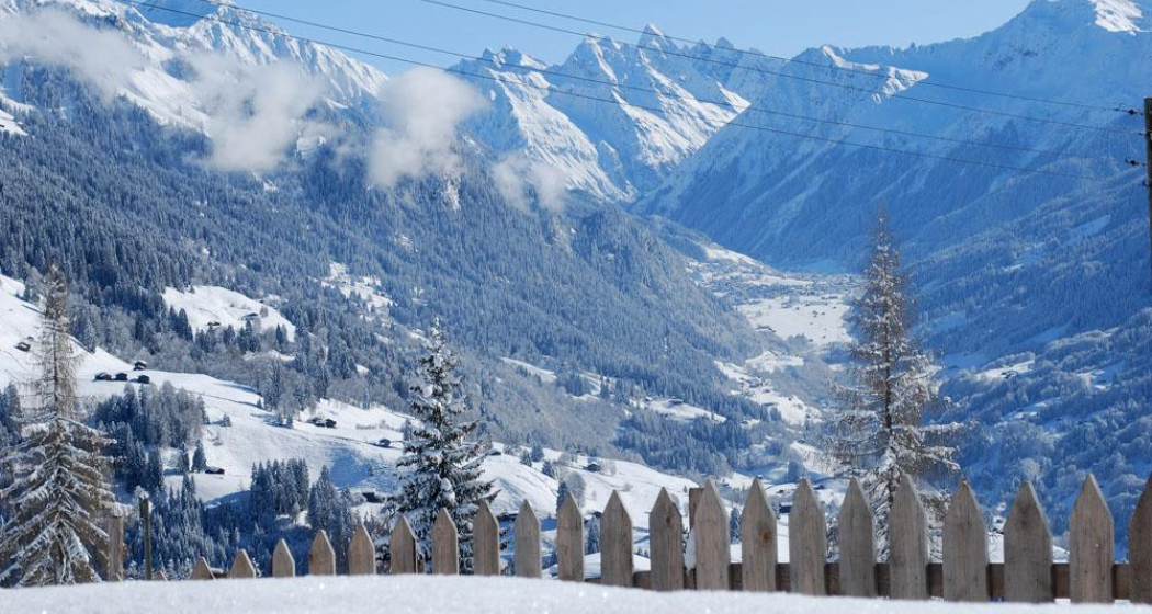 Ausblick vom Chrüzhof - Richtung Klosters Ausblick vom Chrüzhof - Richtung Klosters
