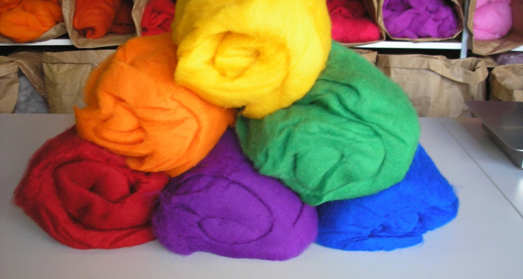 Kardwolle in verschiedenen Farben Kardwolle in verschiedenen Farben