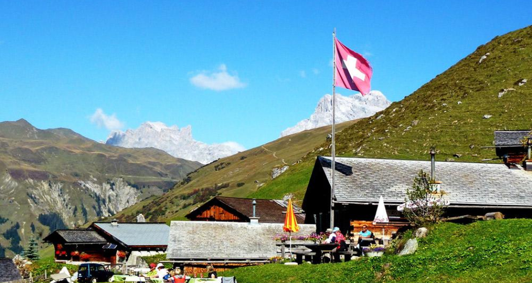 Berggasthaus Edelweiss inmitten der St. Antönier Bergwelt Berggasthaus Edelweiss inmitten der St. Antönier Bergwelt