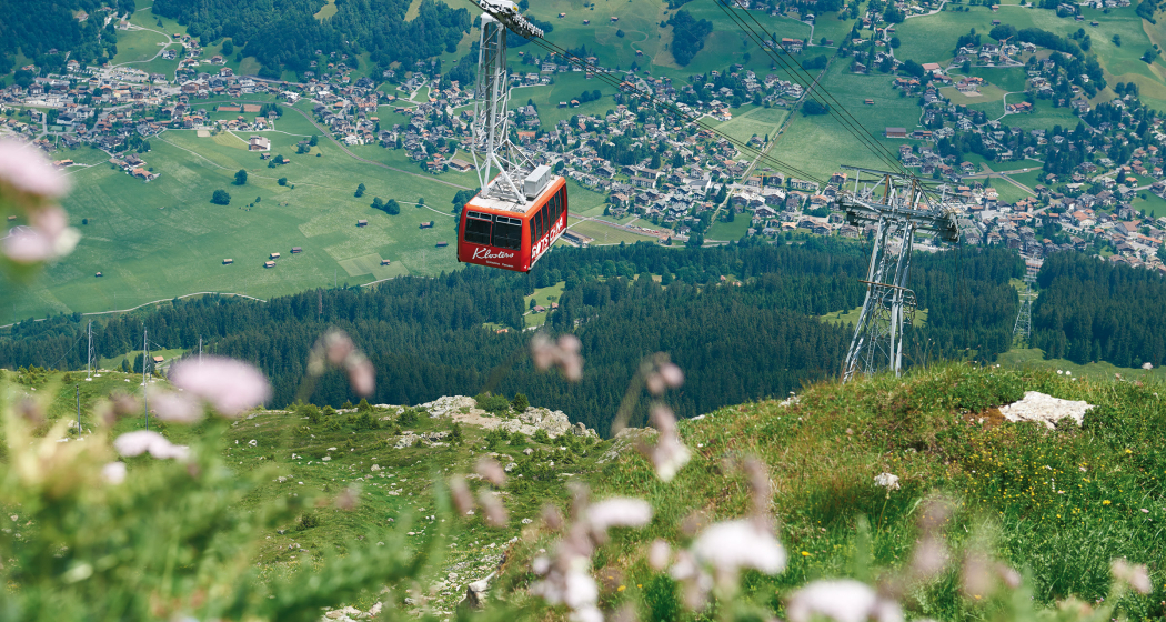 Gotschnabahn im Hintergrund Klosters Gotschnabahn im Hintergrund Klosters