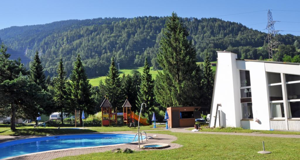 Schwimmbad beim Hotel Grüsch Schwimmbad beim Hotel Grüsch