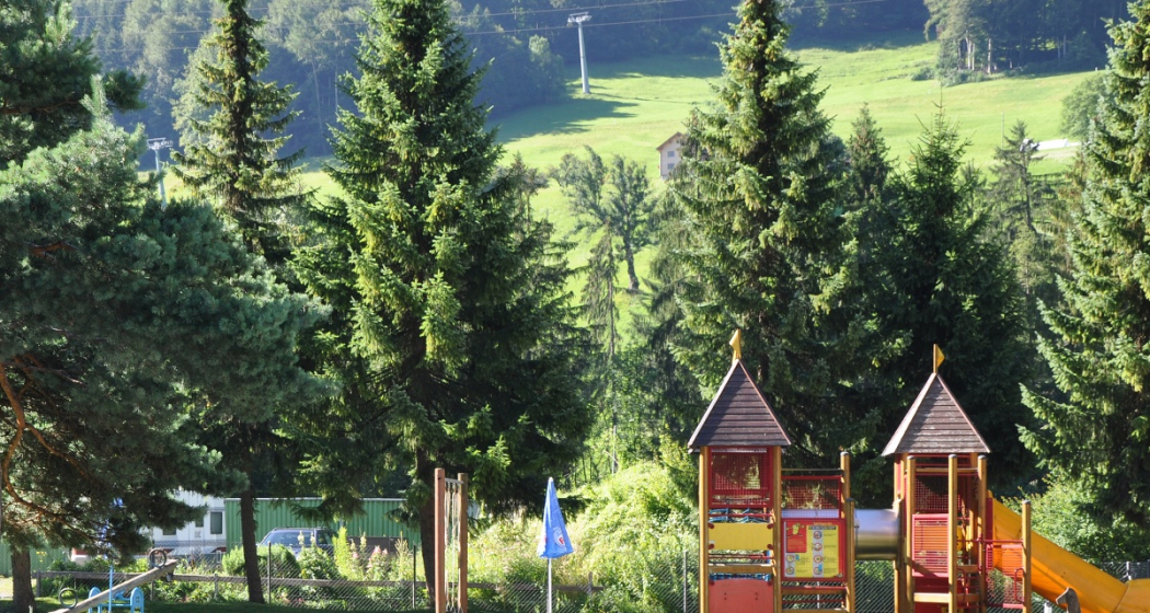 Spielplatz Grüsch (oua_19898970_image) Spielplatz Grüsch (oua_19898970_image)