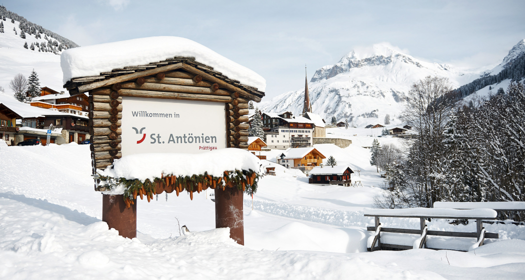 Der Winterwanderweg startet in St. Antönien Der Winterwanderweg startet in St. Antönien