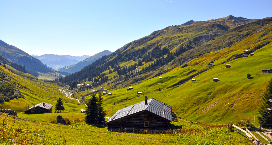Blick von Partnun Richtung St. Antönien und hinüber in die Fideriser Heuberge Blick von Partnun Richtung St. Antönien und hinüber in die Fideriser Heuberge