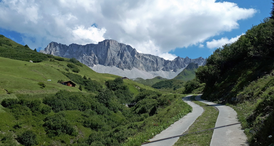 Die imposante Rätschenflue zum Greifen nah. Die imposante Rätschenflue zum Greifen nah.