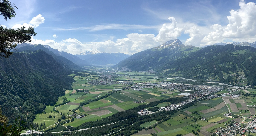 Blick vom Fadärastein Richtung Chur. Blick vom Fadärastein Richtung Chur.
