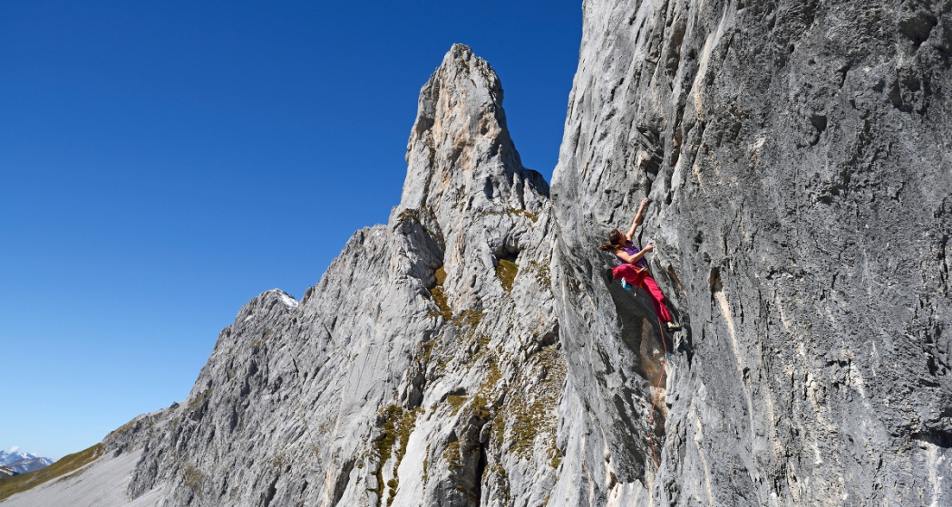 Nina Caprez in der «Unendlichen Geschichte» (8b+) an der 7. Kirchlispitze im Rätikon Nina Caprez in der «Unendlichen Geschichte» (8b+) an der 7. Kirchlispitze im Rätikon