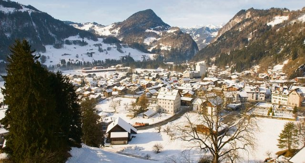 Das Dorf Grüsch - Eingang zum Prättigau Das Dorf Grüsch - Eingang zum Prättigau