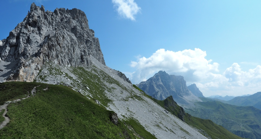 Cavelljoch mit Blick auf Kirchlispitzen, Drusenfluh und Sulzfluh Cavelljoch mit Blick auf Kirchlispitzen, Drusenfluh und Sulzfluh