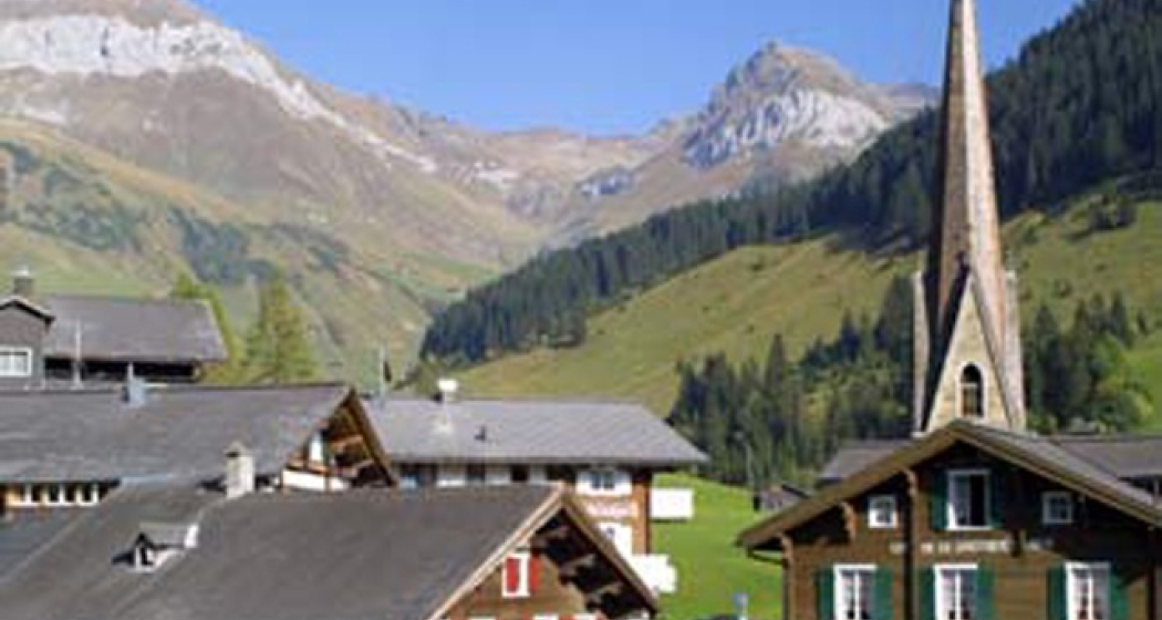 Aussicht aus der Wohnung auf den Dorfplatz Aussicht aus der Wohnung auf den Dorfplatz