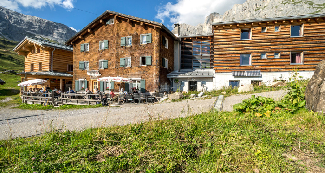 Berghaus Sulzfluh in Partnun im Sommer Berghaus Sulzfluh in Partnun im Sommer