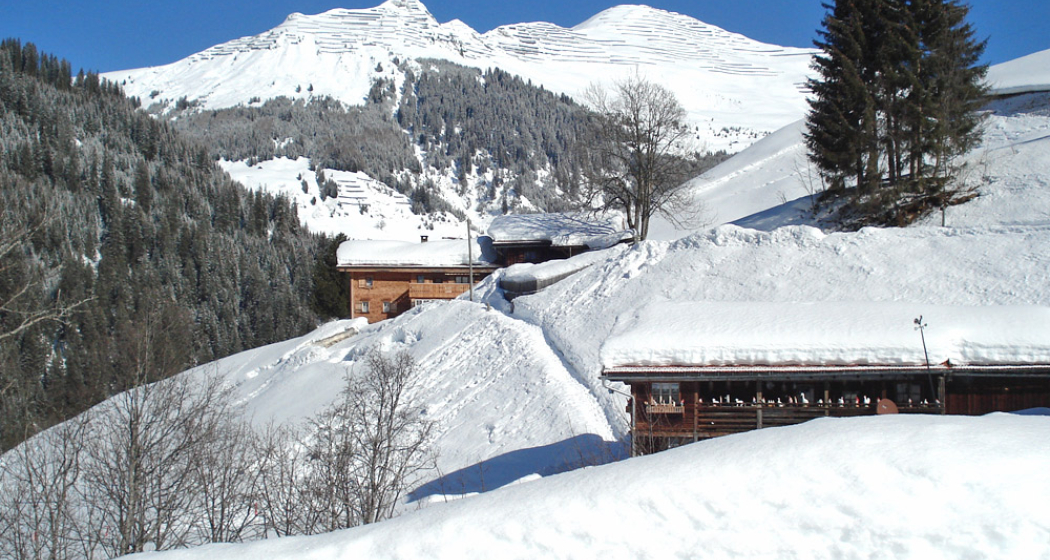 Aussenansicht Tola im Winter
