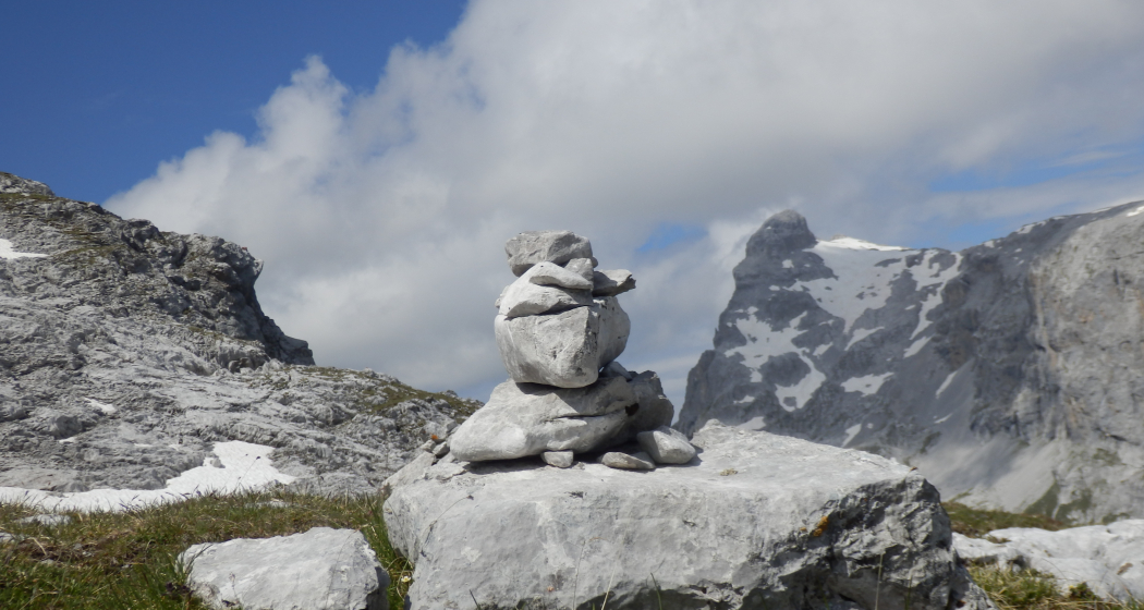 Alpine Tageswanderung T4 hinter dem Mond links (tom_tds00020013184087289_image) Alpine Tageswanderung T4 hinter dem Mond links (tom_tds00020013184087289_image)