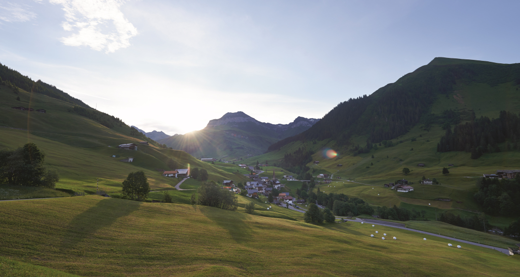 Alpine Tageswanderung T4 hinter dem Mond links (tom_tds00020013184106294_image) Alpine Tageswanderung T4 hinter dem Mond links (tom_tds00020013184106294_image)