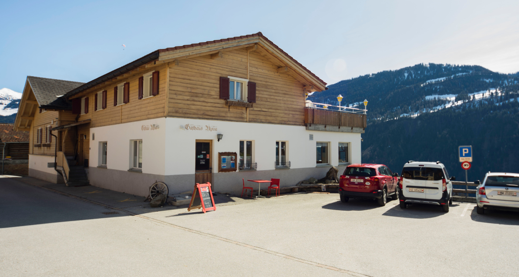 Gasthaus Alpina Fanas, Haupthaus und Eingang Café Gasthaus Alpina Fanas, Haupthaus und Eingang Café