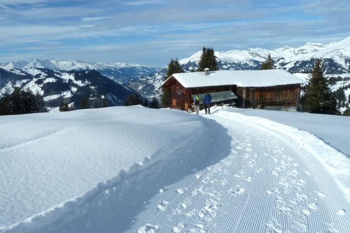 Unterwegs an der Wintersonne oberhalb Tratza