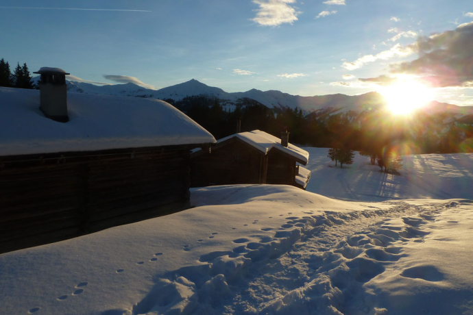 Sonnenuntergang im Maiensässdörfchen 'Tratza'