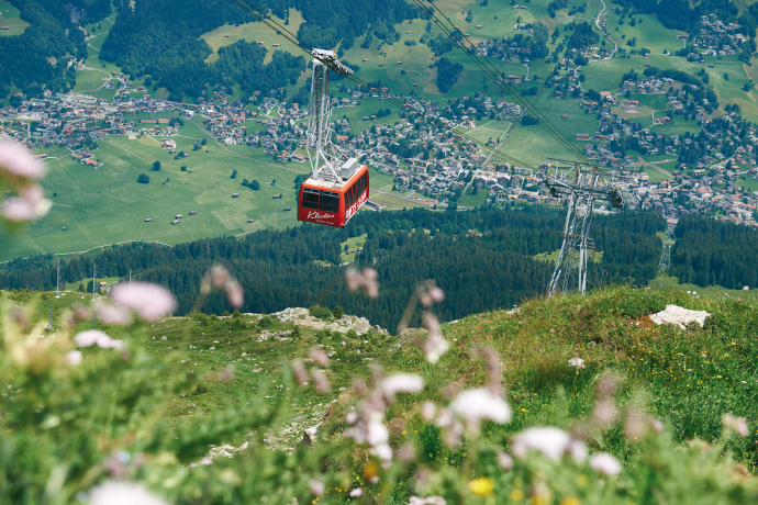 Gotschnabahn im Hintergrund Klosters