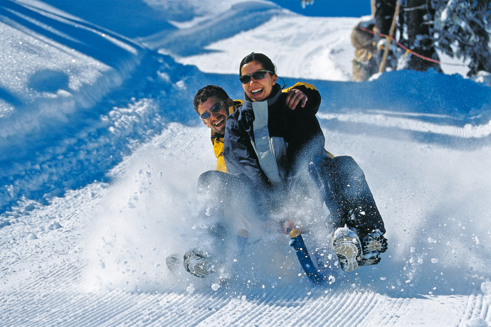 Rodeln: Eine wahre Winterfreunde!
