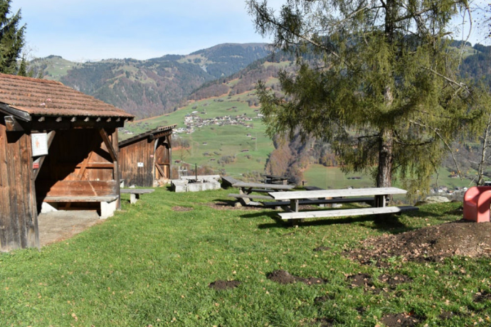 Grillplatz / Feuerstelle Brachboden Jenaz (oua_26221920_image) Grillplatz / Feuerstelle Brachboden Jenaz (oua_26221920_image)