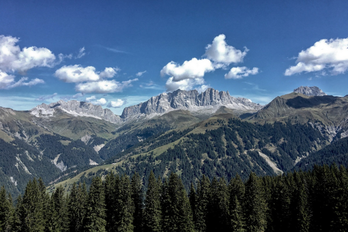 Blick auf die eindrücklichen Kalkwände des Rätikons