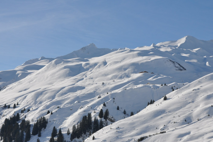 View from the mountain huts towards Chüenihorn