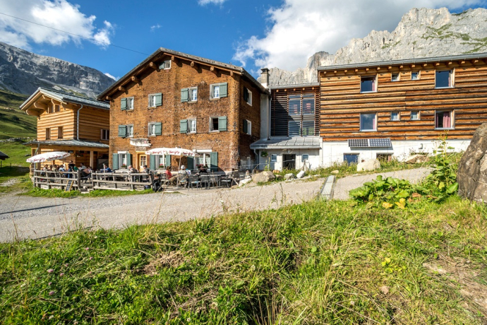 Berghaus Sulzfluh in Partnun im Sommer