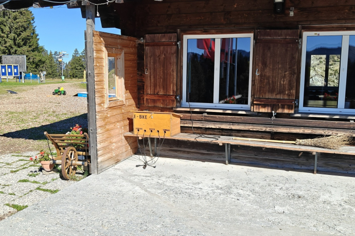 E-Bike Ladestation Berggasthaus Schwänzelegg Grüsch Danusa E-Bike Ladestation Berggasthaus Schwänzelegg Grüsch Danusa
