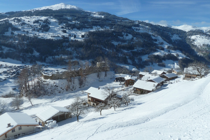 Putz mit Burg Castels im Winter