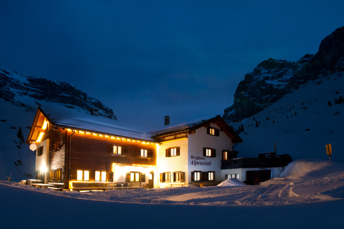 Ein Winterabend im Alpenrösli
