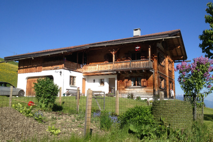 Der Cavadurahof im Sommer