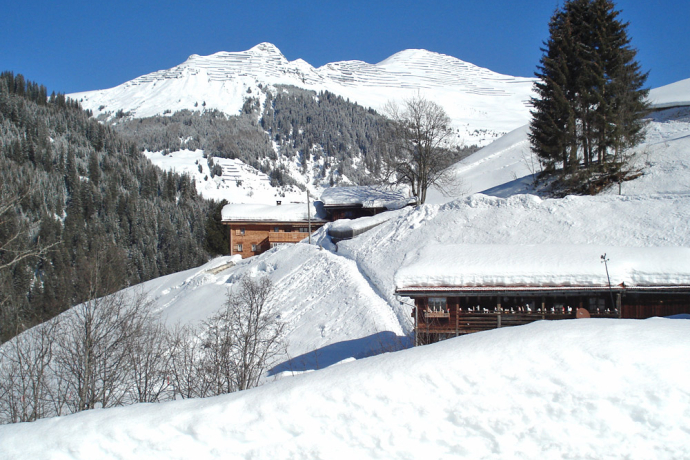 Aussenansicht Tola im Winter
