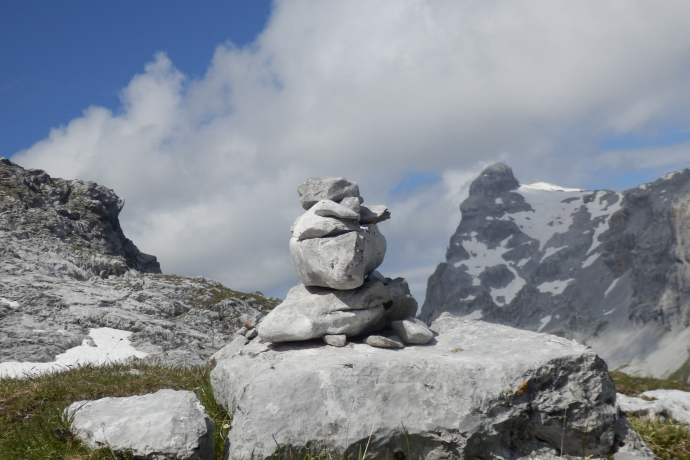 Alpine Tageswanderung T4 hinter dem Mond links (tom_tds00020013184087289_image) Alpine Tageswanderung T4 hinter dem Mond links (tom_tds00020013184087289_image)