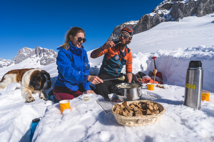 Schneeschuhlaufen mit Gipfelfondue Schneeschuhlaufen mit Gipfelfondue