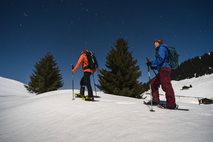 Mondschein-Schneeschuhtour St. Antönien Mondschein-Schneeschuhtour St. Antönien