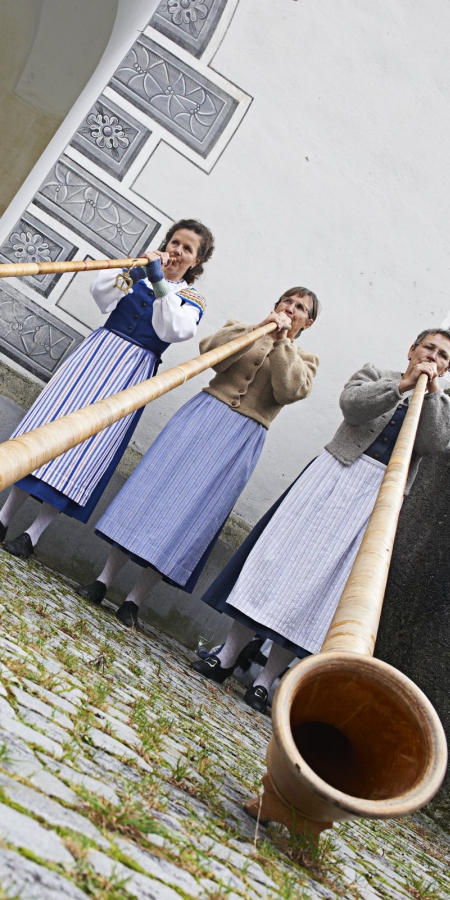 Alphornbläserinnen am Prättigauer Alp Spektakel