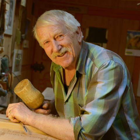 Schnitzkünstler Marco Walli