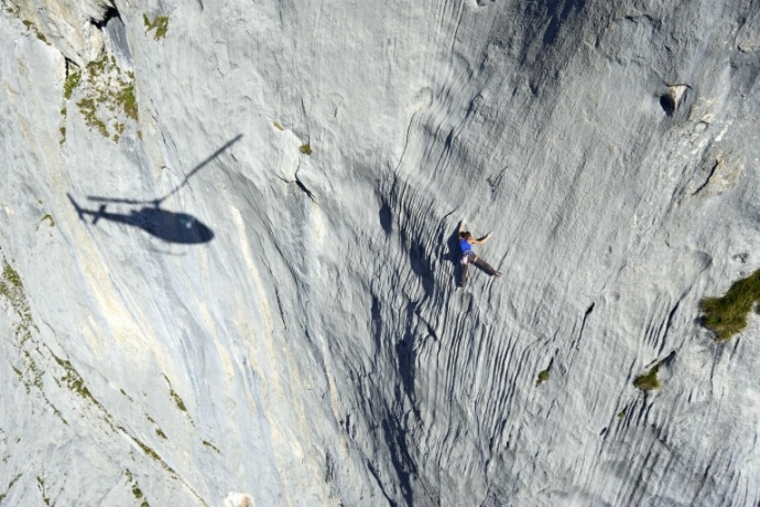 Nina auf einer der schwierigsten Routen in den Alpen - dem «Silbergeier». © Stefan Schlumpf Nina Caprez beim Klettern