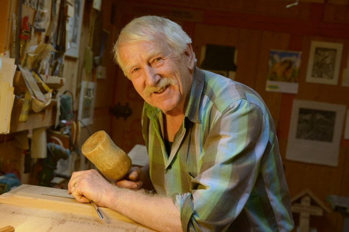 Schnitzkünstler Marco Walli