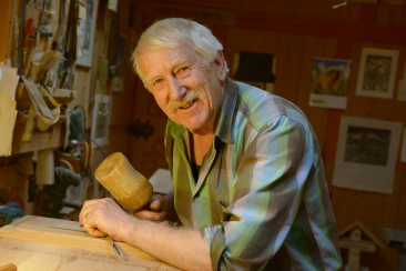 Schnitzkünstler Marco Walli